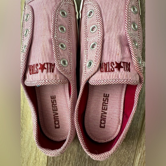 🛍️ Converse white and Red striped Size 7 great condition clean - Picture 9 of 9